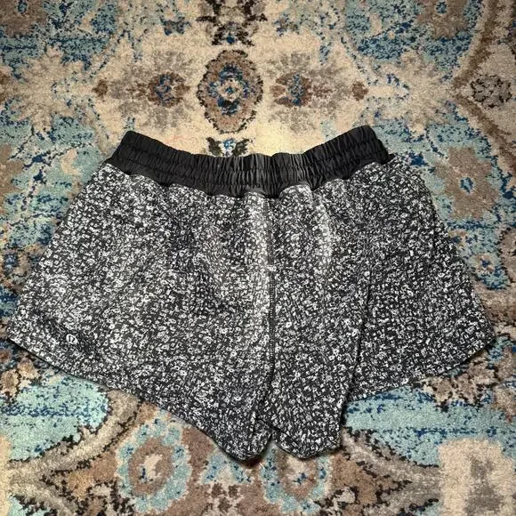 Lululemon Tracker Short 6 - Picture 5 of 6